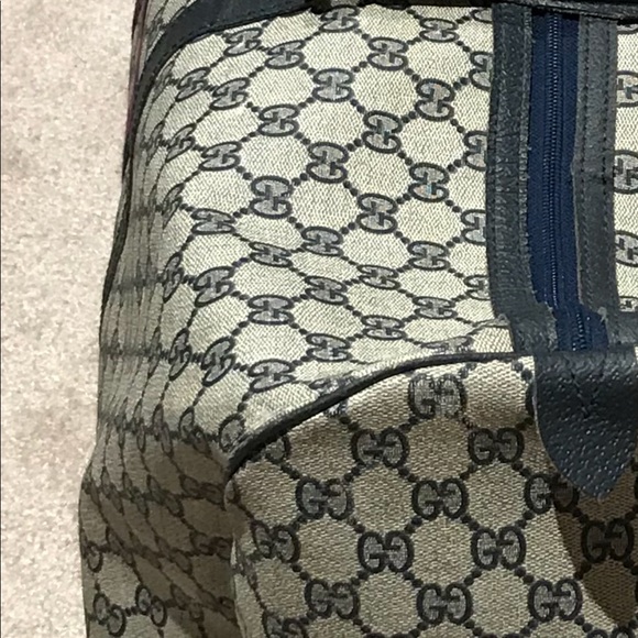 Gucci duffel bag. - Picture 2 of 7